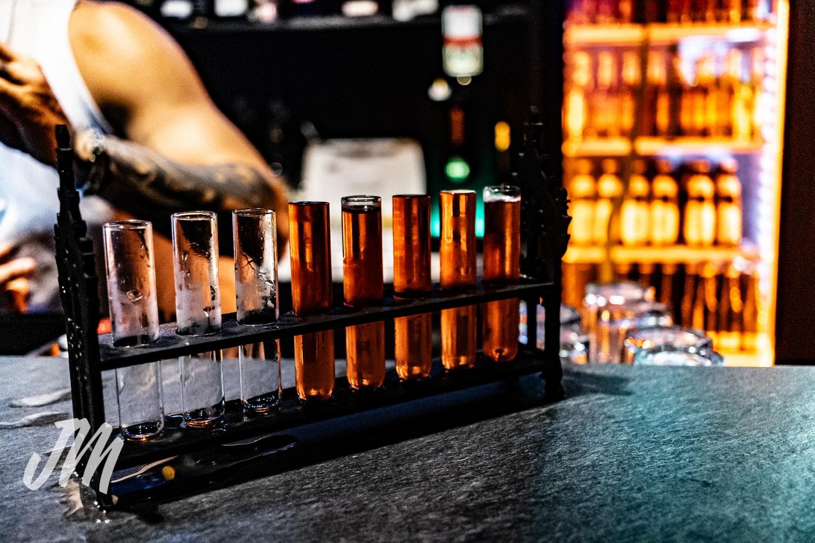 Getränke an der Bar im Badehaus Berlin